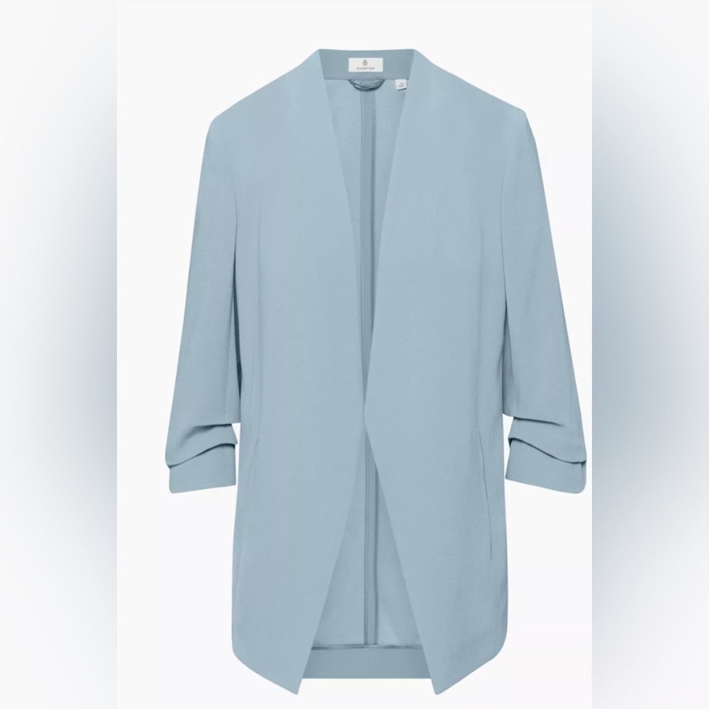 Aritzia Babaton Power Hip Blazer Size 4. New with 1 tag - never worn.